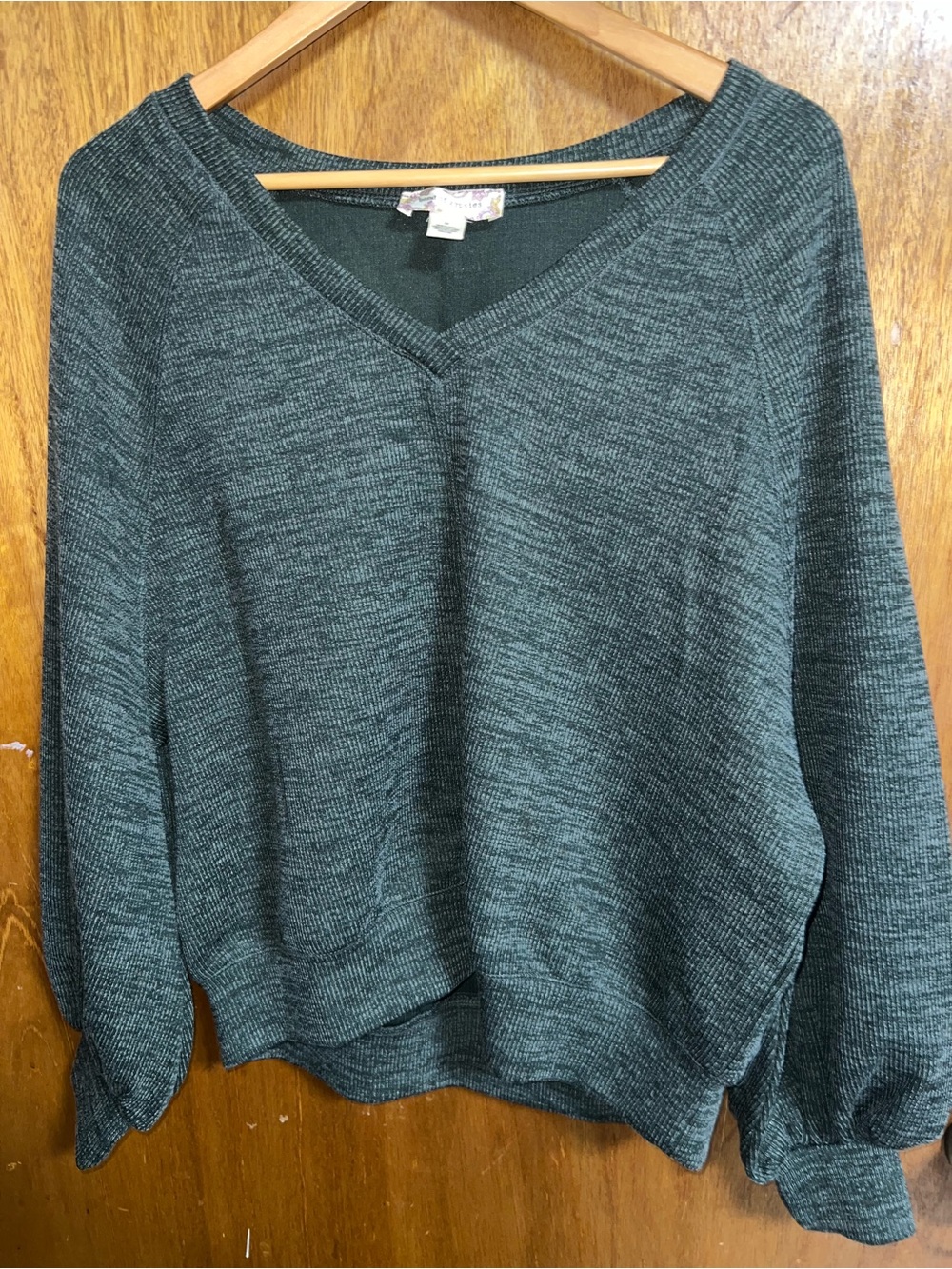 Band of Gypsies Women's S Balloon Sleeve V-Neck Pullover Top Olive Green Med